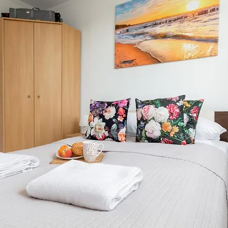 Marynarzy Okrętów Pogranicza Apartments by Renters-2