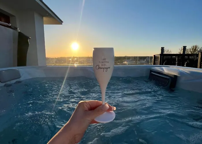 Apartamenty Polanowscy Baltic Marina Residence z mini SPA Kołobrzeg
