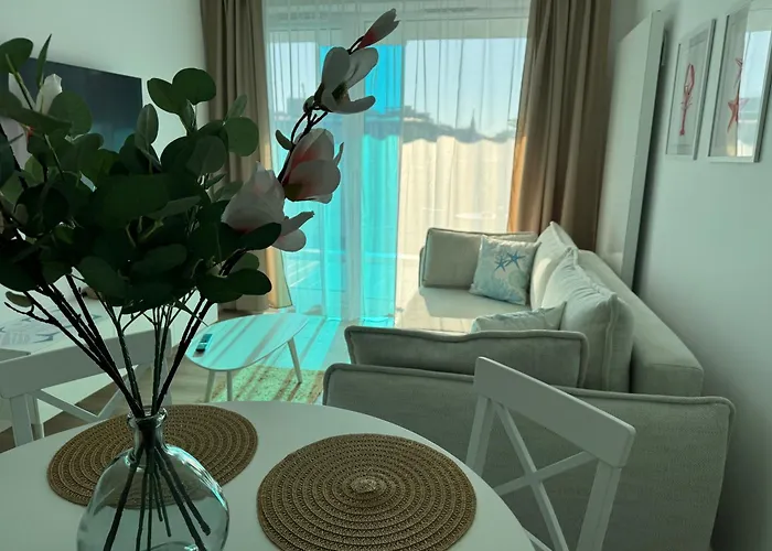 4SUMMER Kołobrzeg Apartamenty White Blue Sauna&Fitness&Parking 100 metrów do pięknej szerokiej piaszczystej plaży, wspaniały widok z dużego tarasu! 100 Meter zu einem schönen breiten Sandstrand, herrliche Aussicht von einer großen Terrasse!